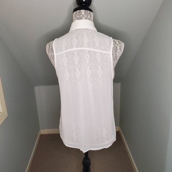 🌼3 for 20🌼Sleeveless blouse (studded) - Picture 3 of 4